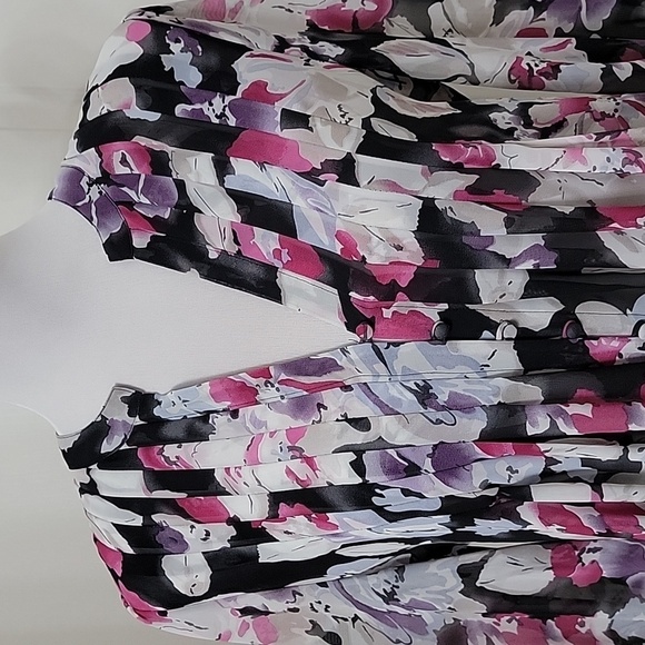 Joie Size S Multi-Color Floral Pintuck Loose Flowy Top, Excellent Used Condition - Picture 2 of 13